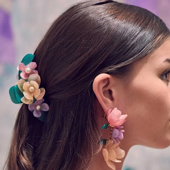 Lele Sadoughi x The Met Klimt Bouquet Claw Hair Clip New Lele Sadoughi x The Met Klimt Primavesi Pastel Bouquet Hair  main image 4